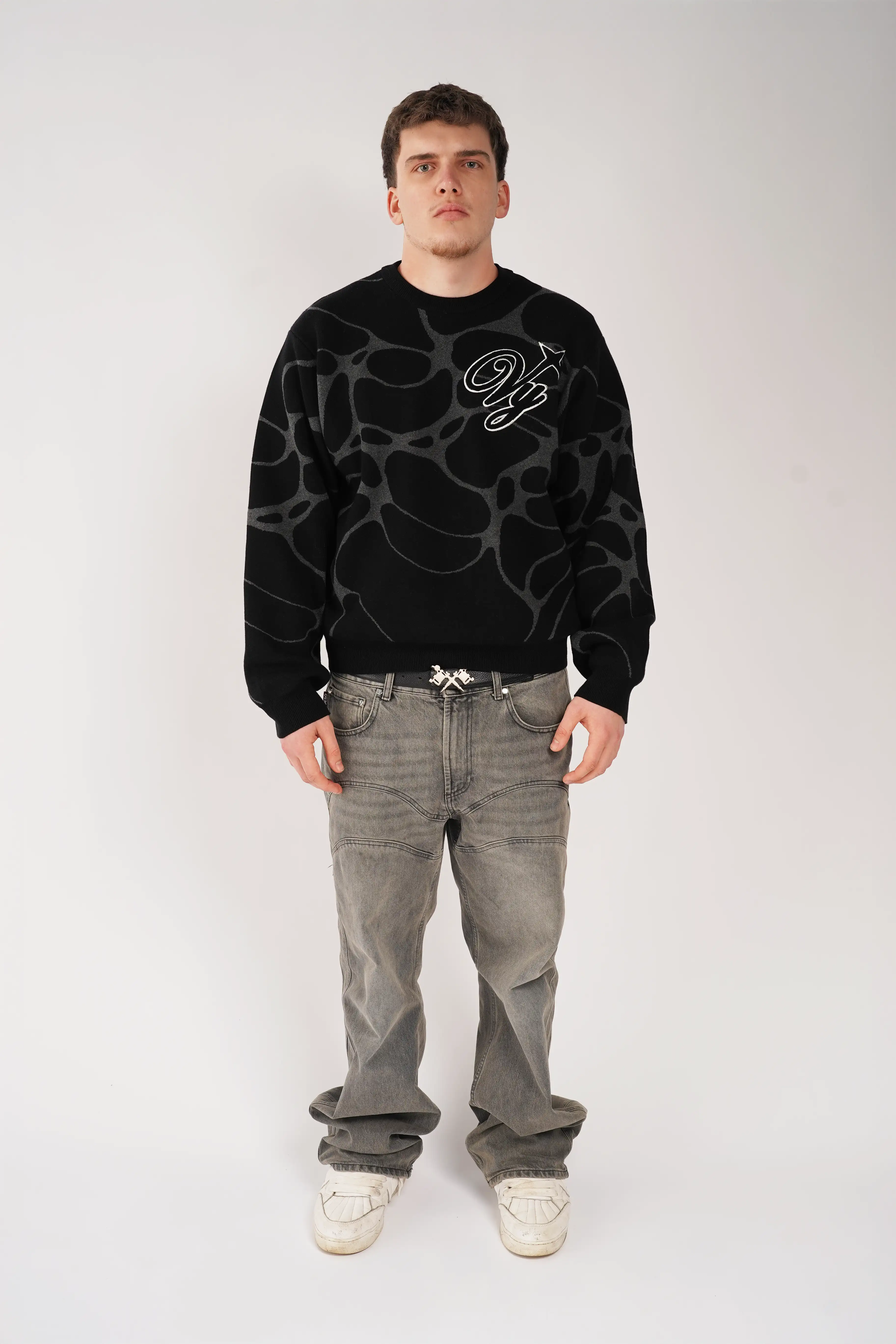 PREMIUM UNIVERSE OF LOVE KNITSWEATER - €0! Jetzt erhältlich bei VYRA