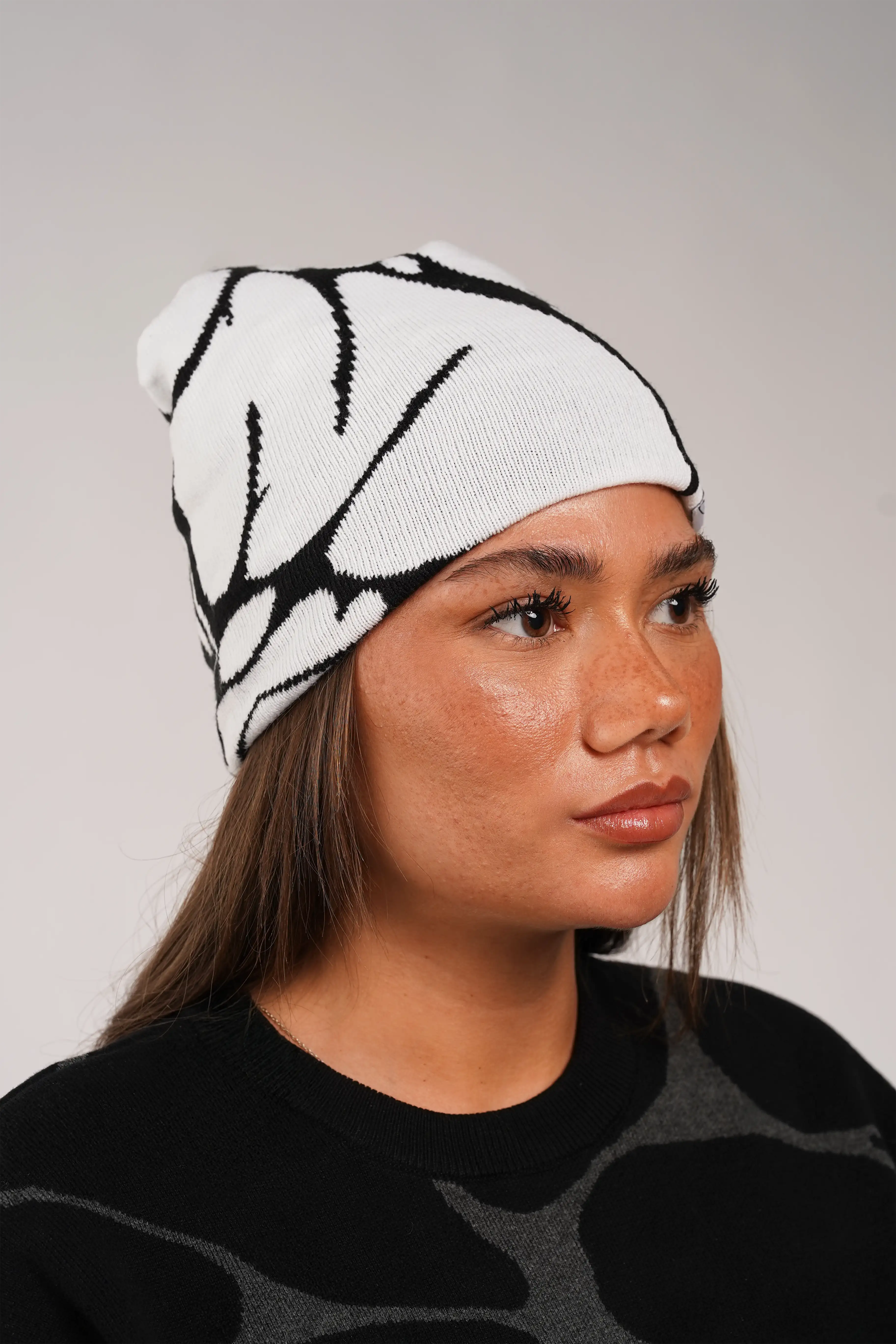 PREMIUM UNIVERSE OF LOVE BEANIE - €24.95! Jetzt erhältlich bei VYRA