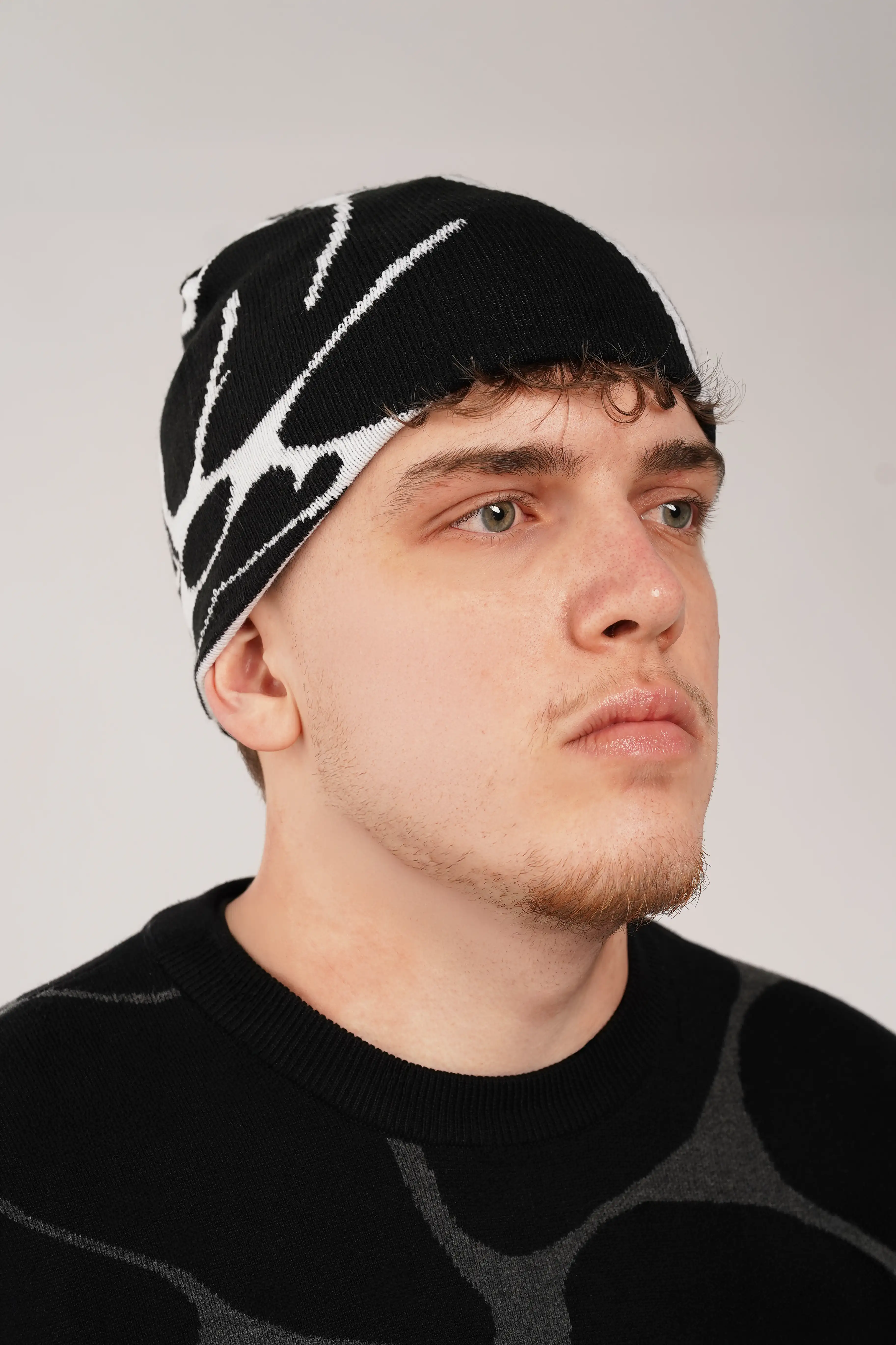 PREMIUM UNIVERSE OF LOVE BEANIE - €24.95! Jetzt erhältlich bei VYRA
