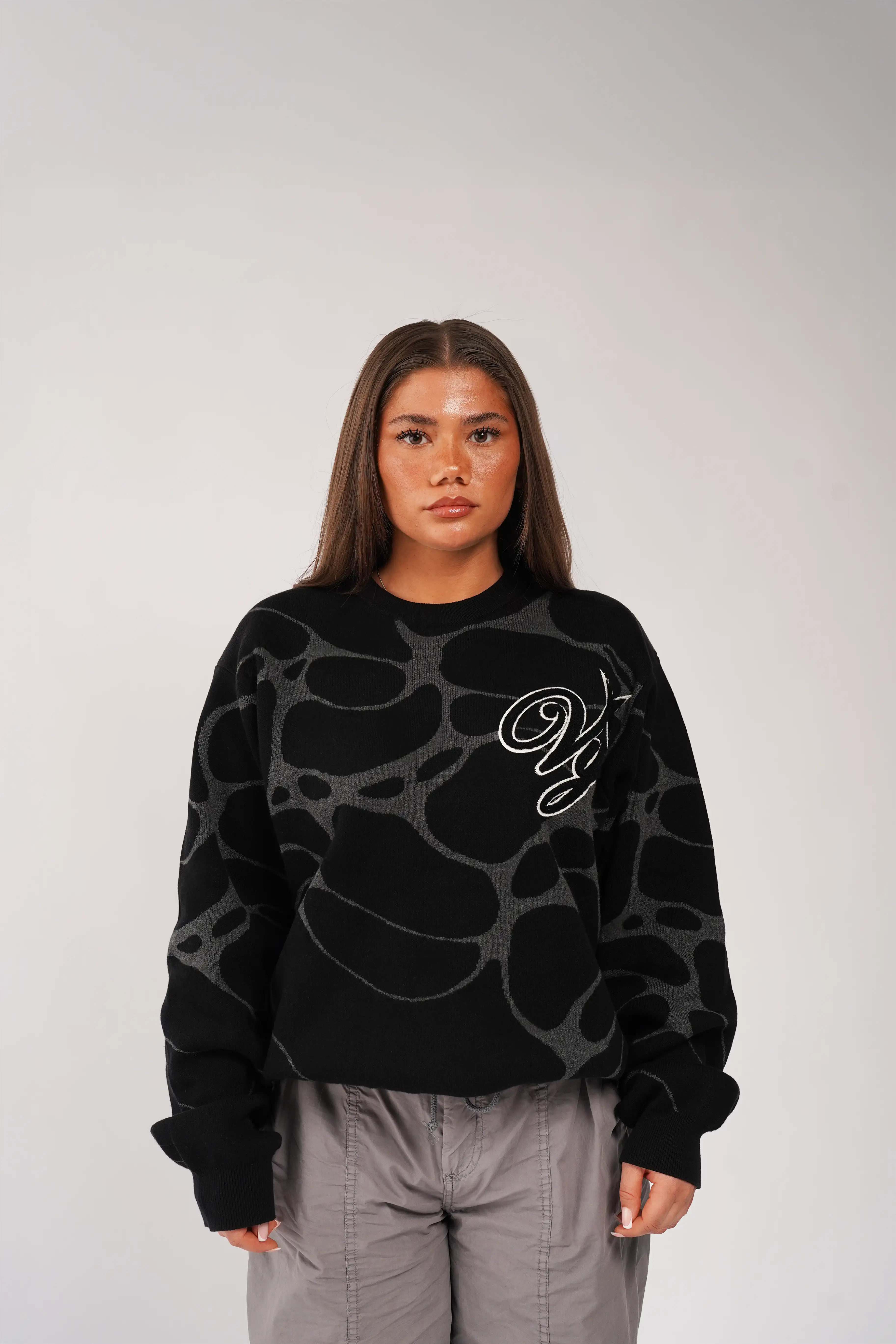 PREMIUM UNIVERSE OF LOVE KNITSWEATER - €0! Jetzt erhältlich bei VYRA