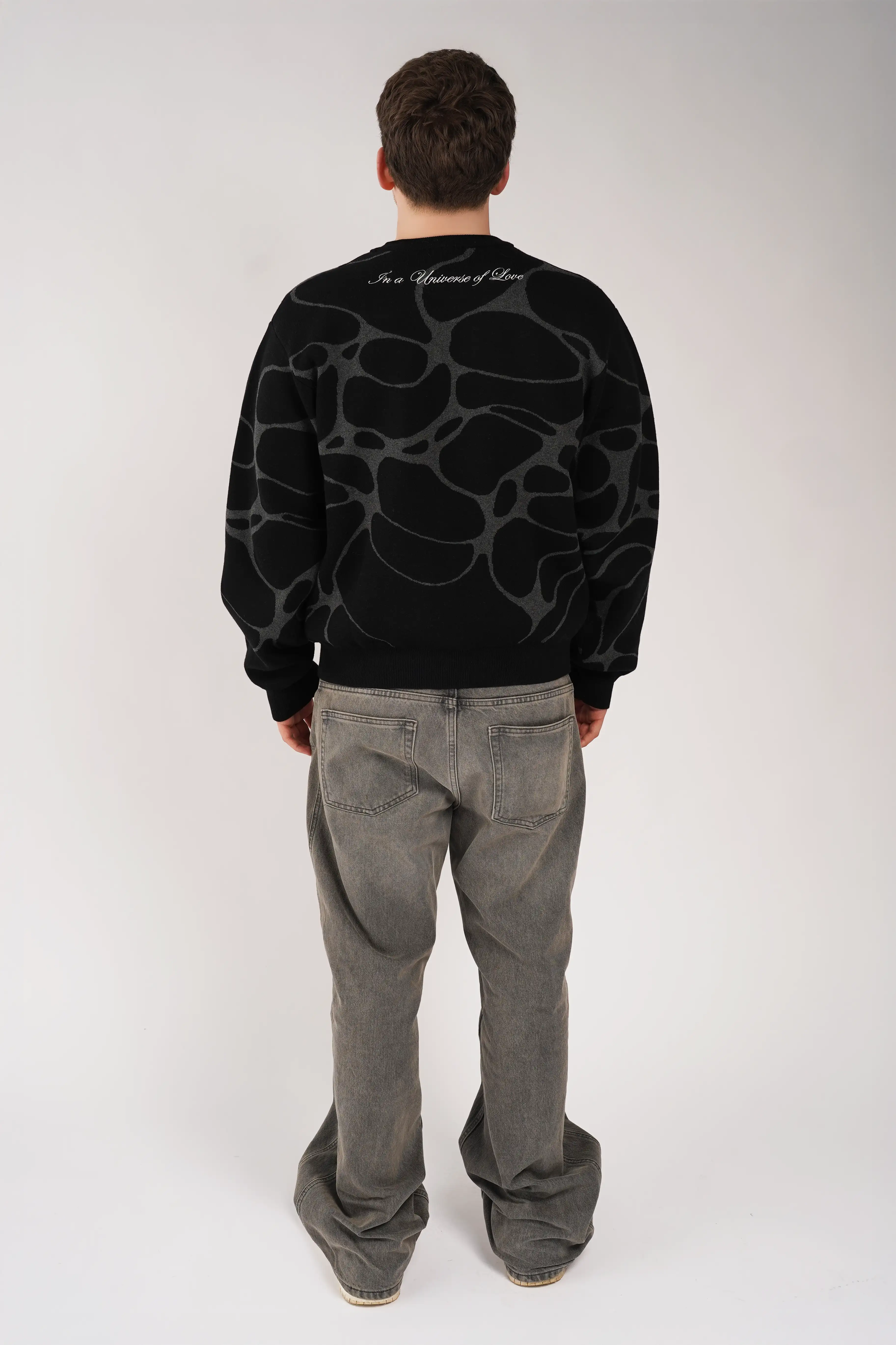 PREMIUM UNIVERSE OF LOVE KNITSWEATER - €69.95! Jetzt erhältlich bei VYRA