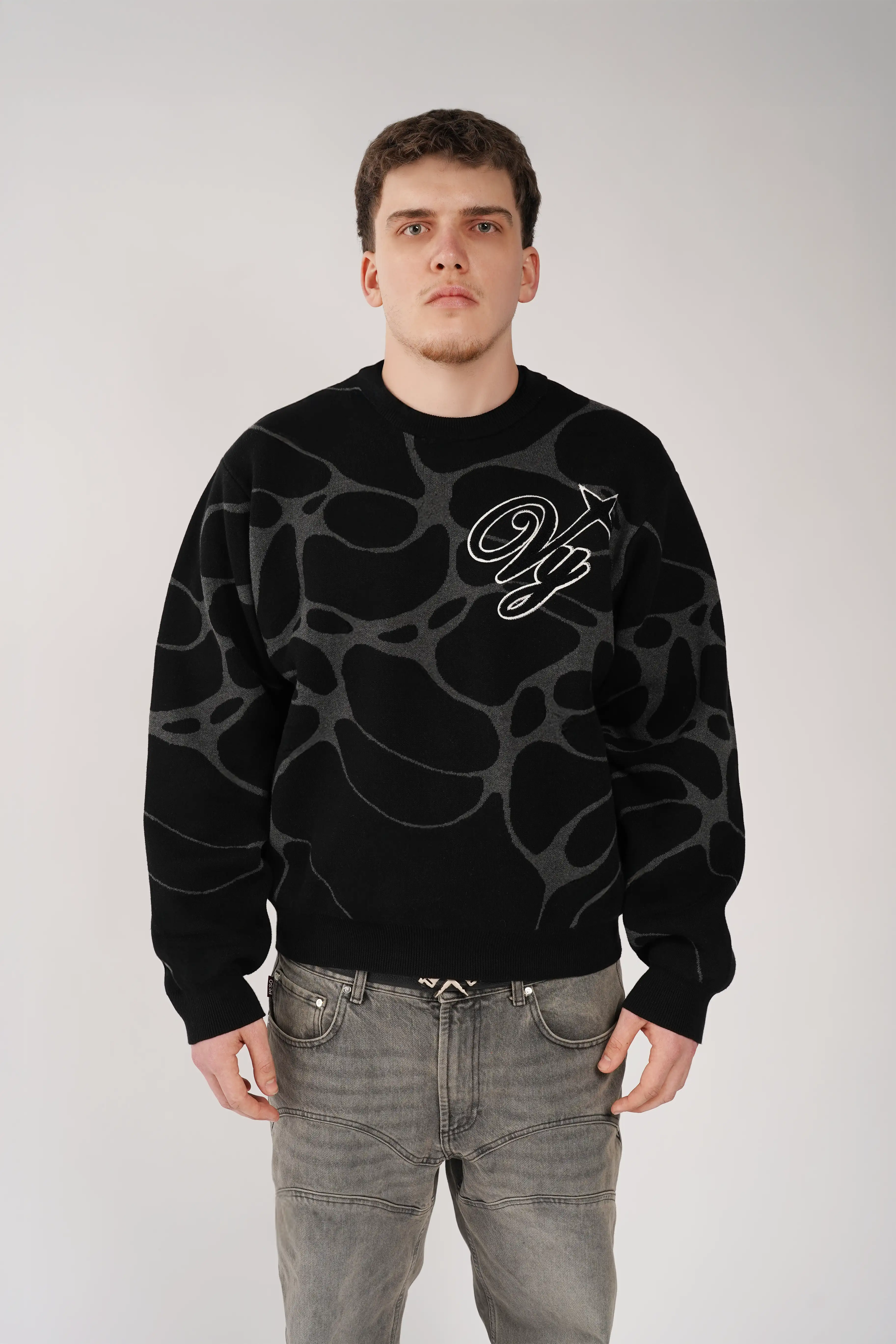 PREMIUM UNIVERSE OF LOVE KNITSWEATER - €74.95! Jetzt erhältlich bei VYRA