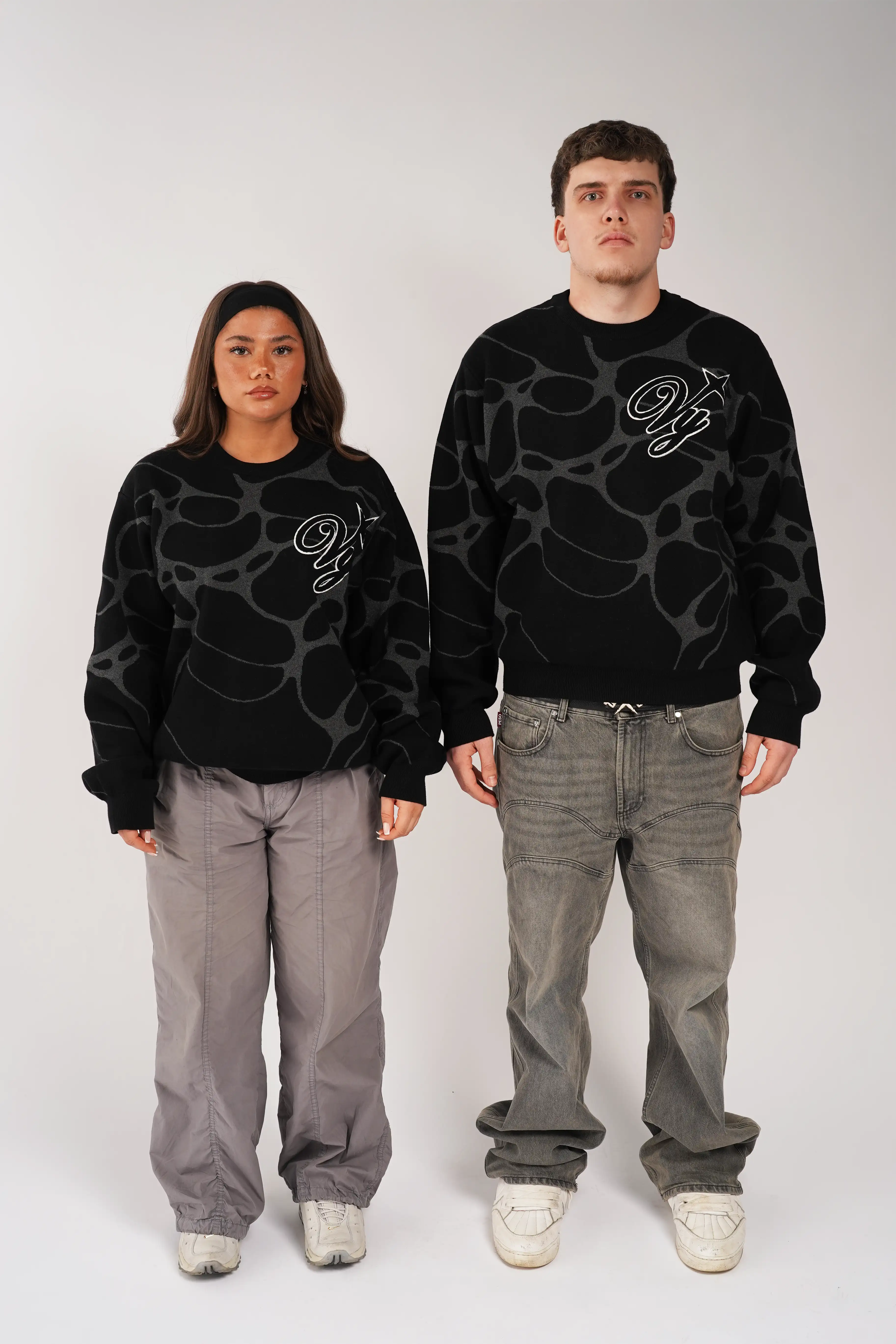PREMIUM UNIVERSE OF LOVE KNITSWEATER - €69.95! Jetzt erhältlich bei VYRA