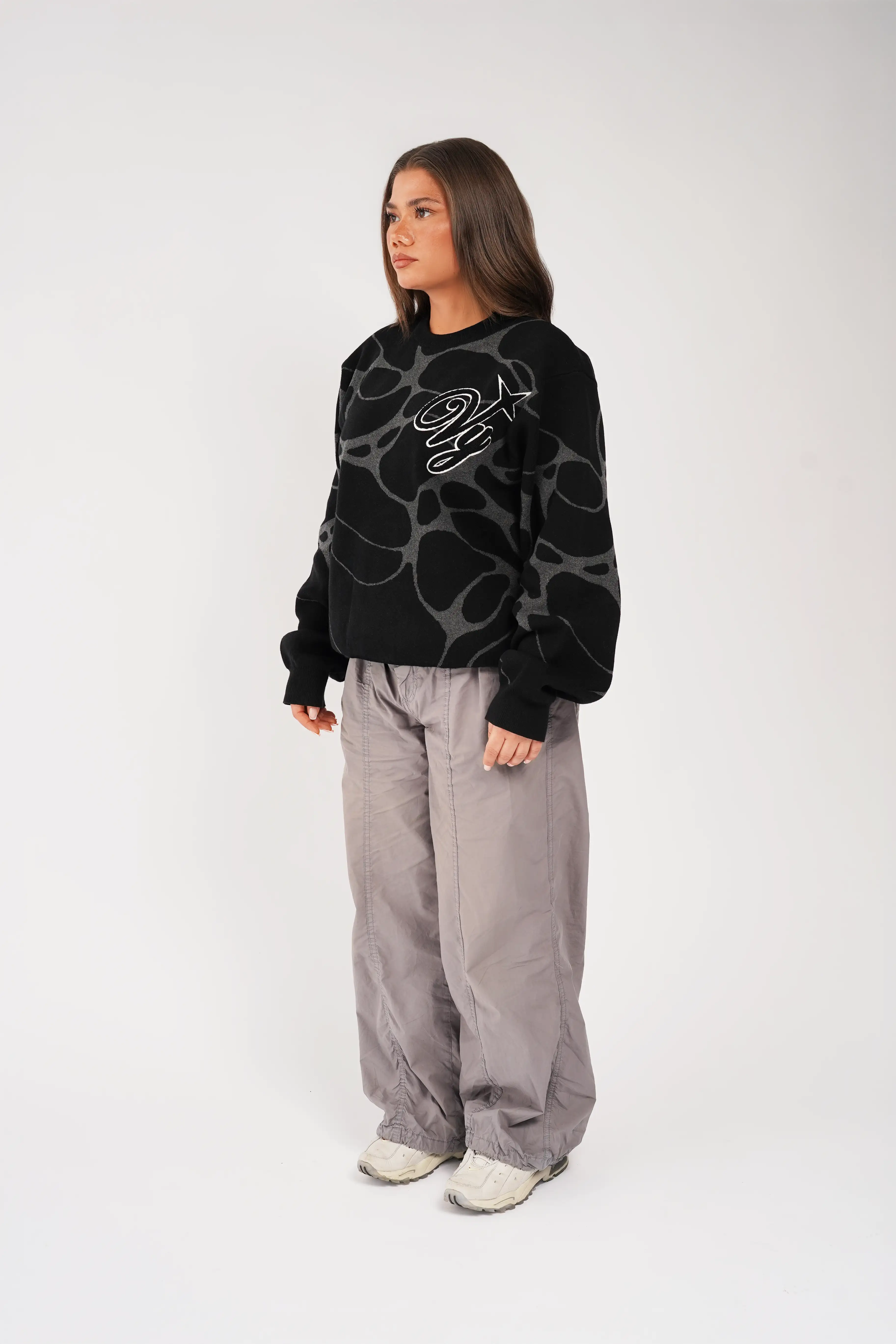 PREMIUM UNIVERSE OF LOVE KNITSWEATER - €74.95! Jetzt erhältlich bei VYRA
