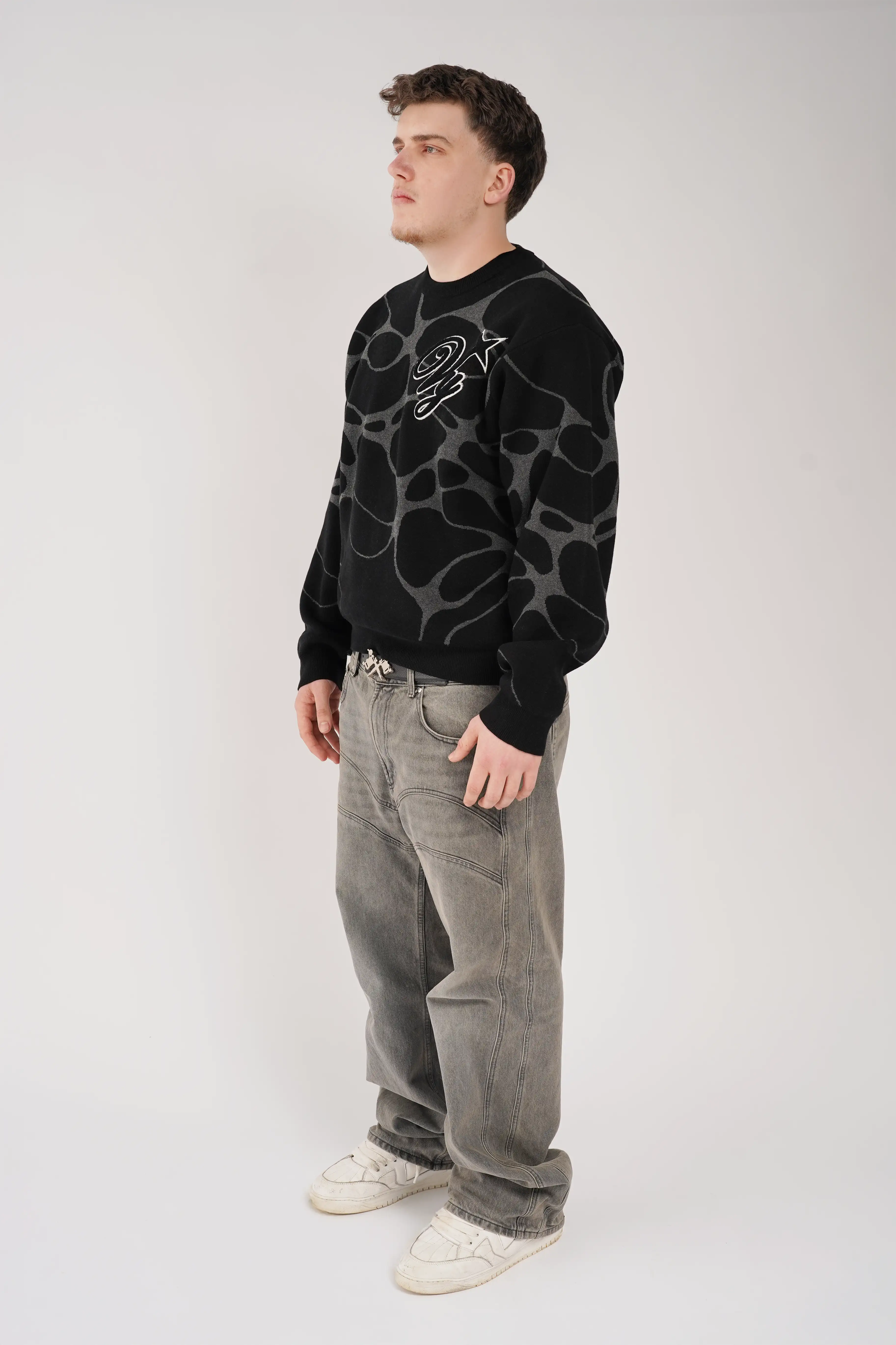 PREMIUM UNIVERSE OF LOVE KNITSWEATER - €69.95! Jetzt erhältlich bei VYRA